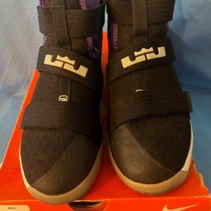 NIke Lebron Soldier 10